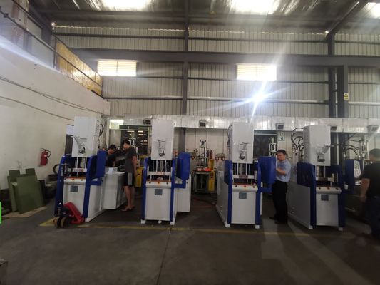 30T Plastic Vertical Injection Moulding Machine 6.7kW Dengan 13 KN Ejector Force Low Maintenance