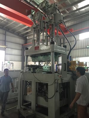 400mm Open Stroke Center Turret Mesin Injeksi Plastik Dua Warna 240T JTT2V3R-2400