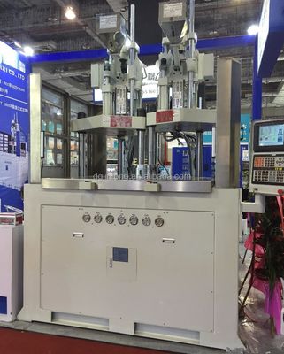 240ton Double Color / Material Injection Molding Machine Vertikal Untuk Handle