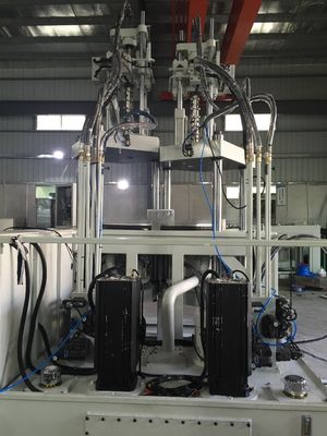 240ton Double Color / Material Injection Molding Machine Vertikal Untuk Handle