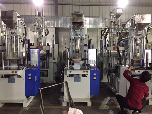 Disesuaikan 45T Plastik Kipas Mesin Injeksi Cetakan vertikal