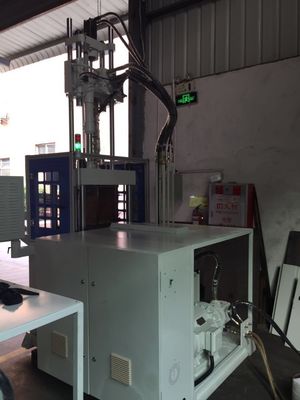 45T Otomatis Vertikal Thermoplastic Mesin Injeksi Cetakan Dengan 400mm Open Stroke