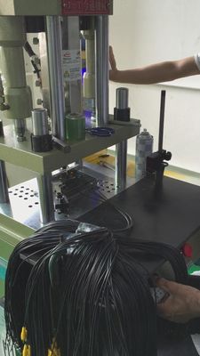Produsen Mesin Injeksi Plastik Ukuran Kecil 20T Vertikal Dengan 0 mm Open Stroke
