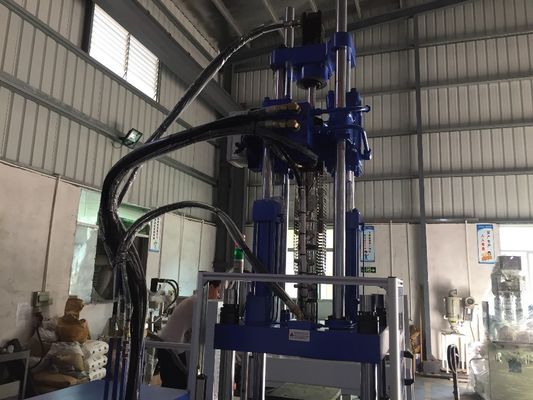 200MM Pembukaan Stroke 55T Hidrolik Vertikal Mesin Injeksi Cetakan Dengan 2 Meja Kerja
