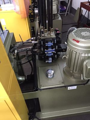 Bimetal Screw And Barrel Vertikal Plastik Mesin Injeksi Cetakan 45T