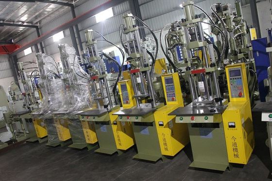 45T Robot Plastik Vertikal Mesin Injeksi Cetakan Dengan 45mm Ejector Stroke