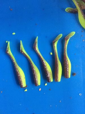 45T vertikal ikan umpan Mesin Injeksi cetakan plastik untuk produksi umpan presisi