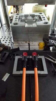 45T Plastic Vertical Injection Moulding Machine 110 Cm3 Teoritis Shot Volume Untuk Pelindung PVC