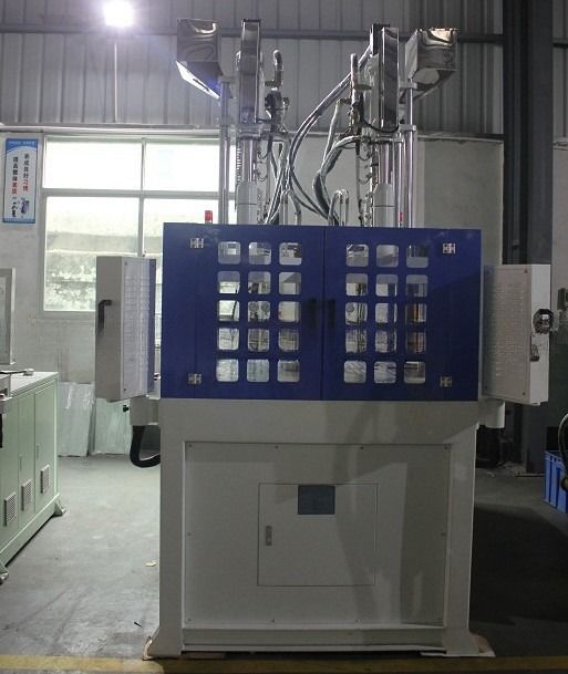 30mm Screw Diameter Multi Color Vertikal Plastik Mesin Injeksi Cetakan JTT-550 2V-3R